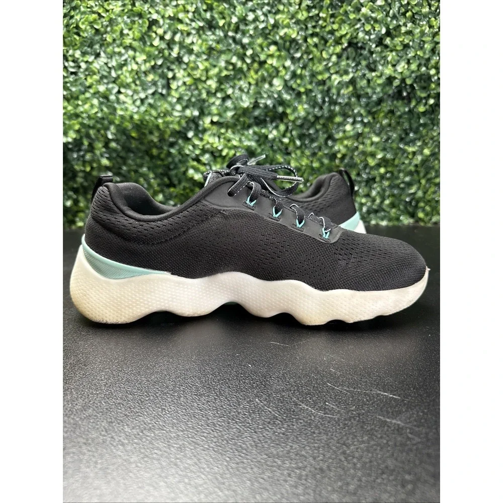 SKECHERS Women's Mesh Lace Up Athletic Sneakers Size 8 Black White Blue